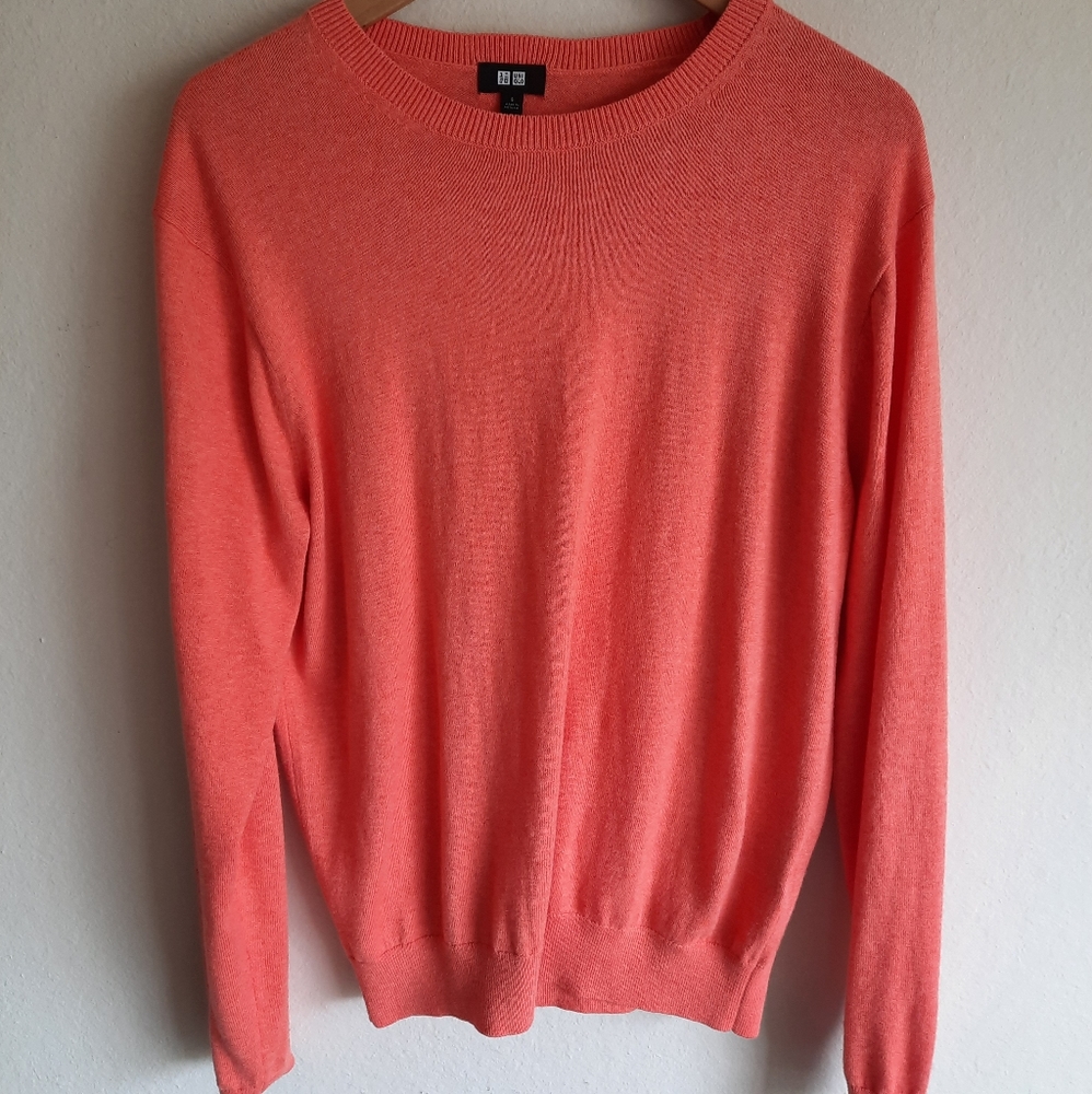 Uniqlo Crewneck Salmon Color Sweater Small